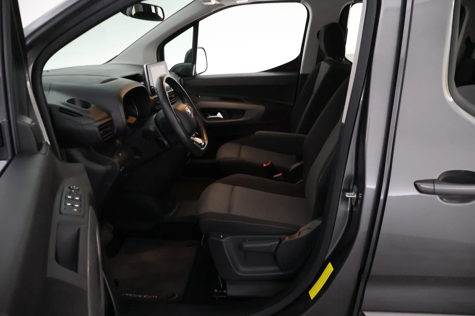 Car Image - Fv9yevDEAGmUGHeiCs9cu