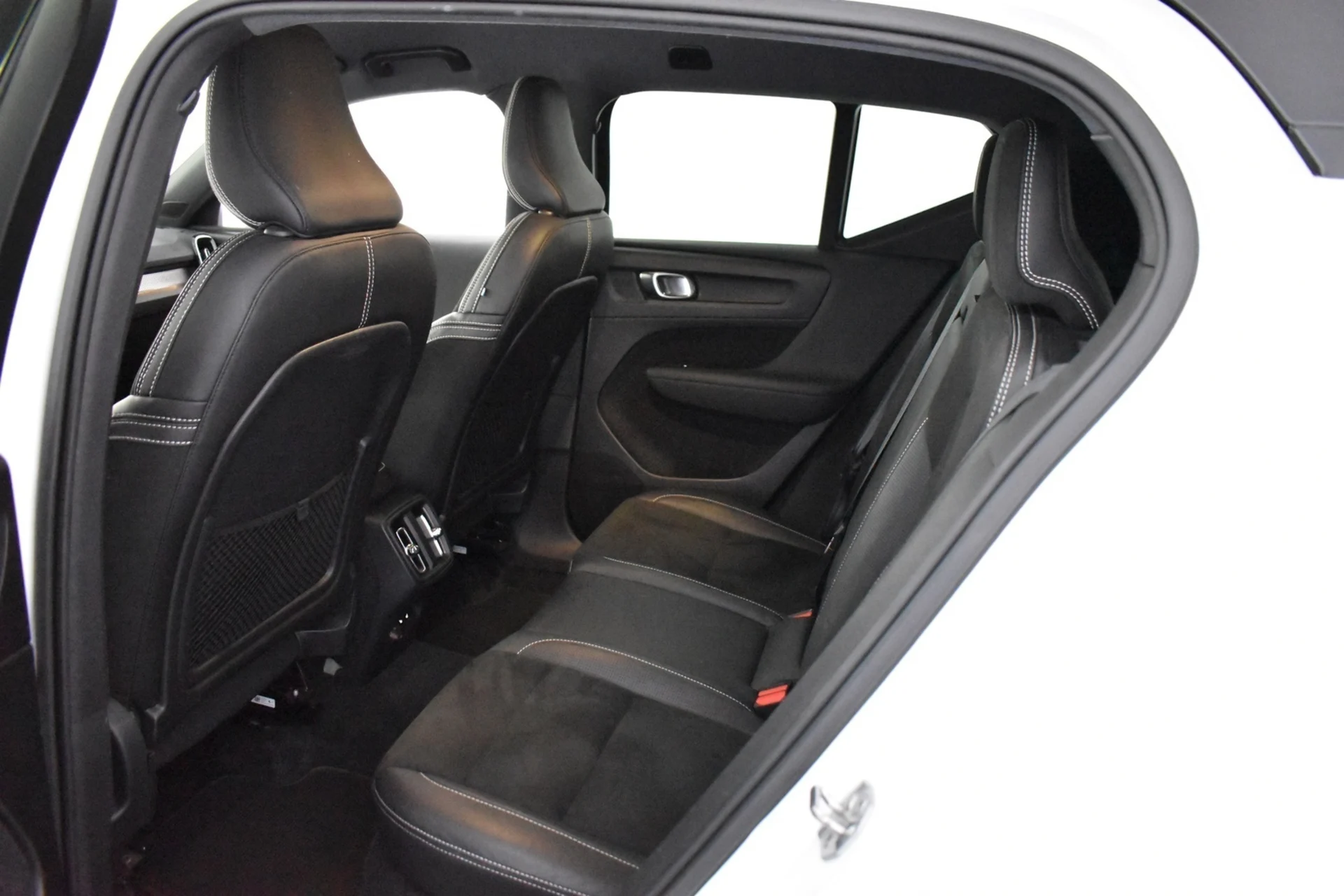 Car Image - 7BH0iLoQAK5zrQWvGs4p8e