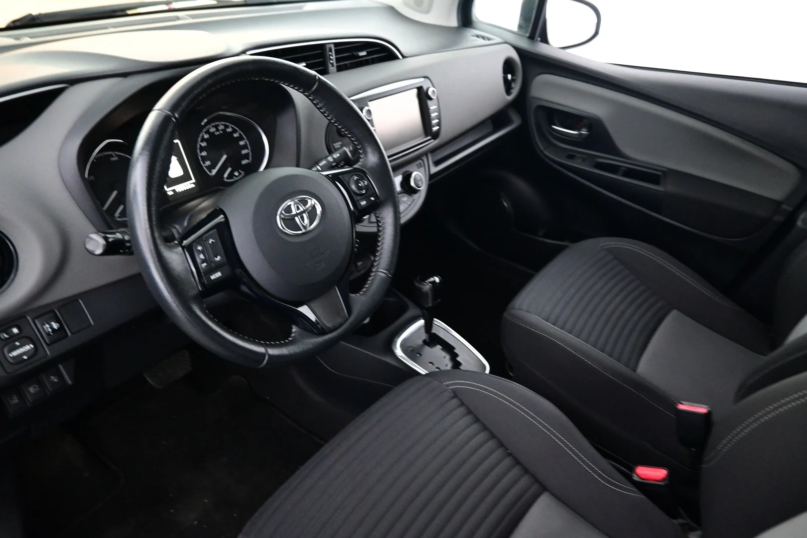 Car Image - 7L0ZTplaULk52AMW7rym7y