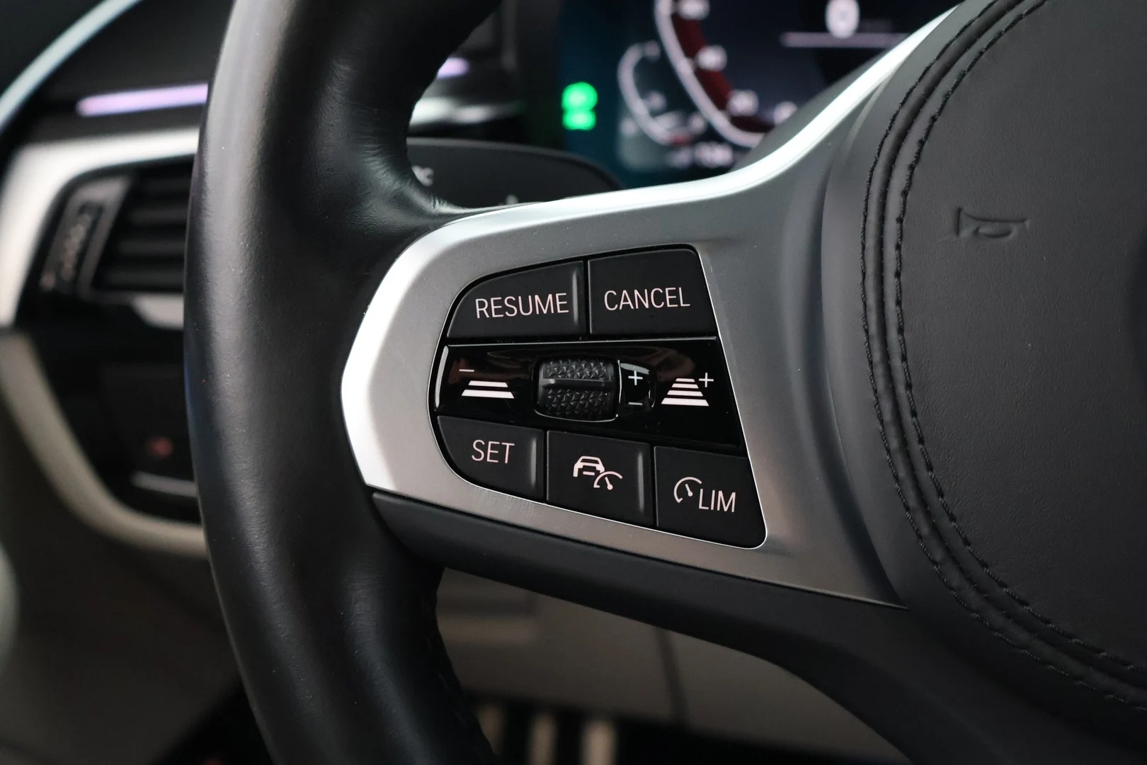 Car Image - Djc6MNlO7fIsLBGbGnamb