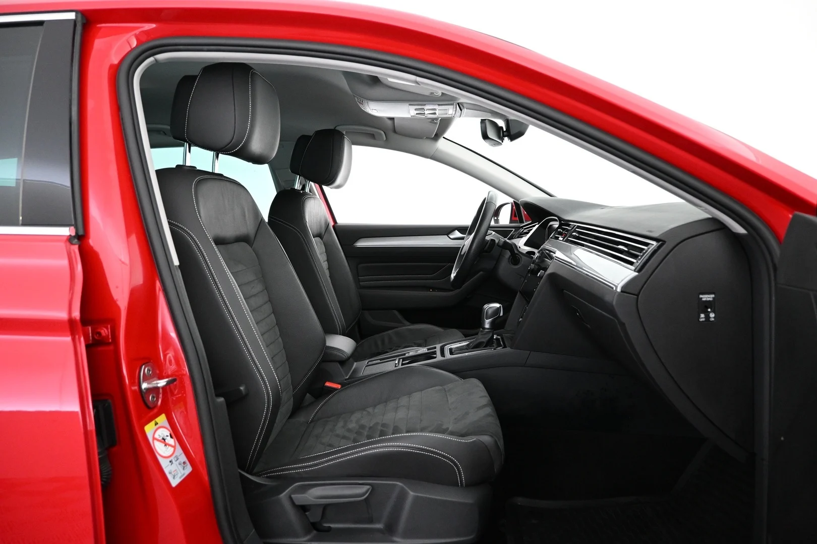 Car Image - 2ESuGeEjLUX66AfHtcVV3l