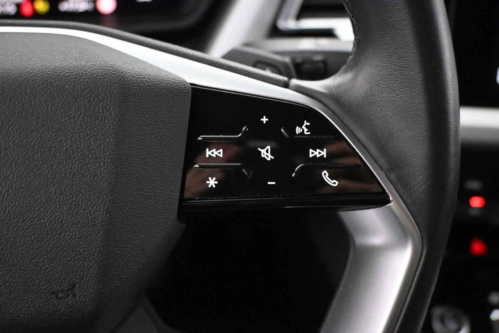 Car Image - 4v81kHMqxU1VzlkBV3450x