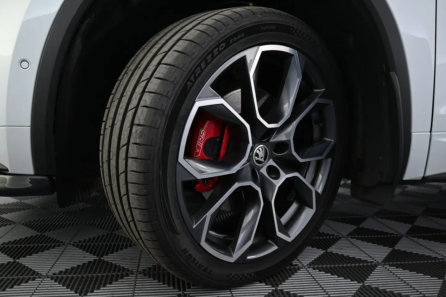 Car Image - 4kWf4DLbzT6Cdh8F7LGxhS