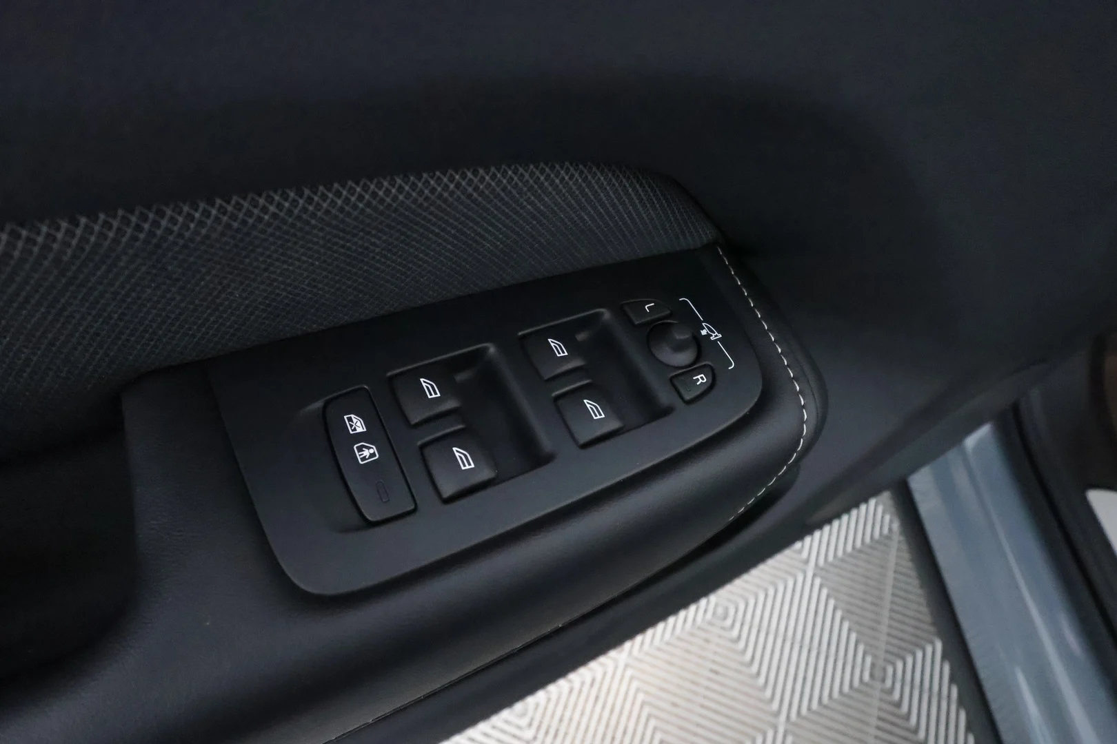 Car Image - 6nZSsMKbxZZ1lDVRpMxGm0