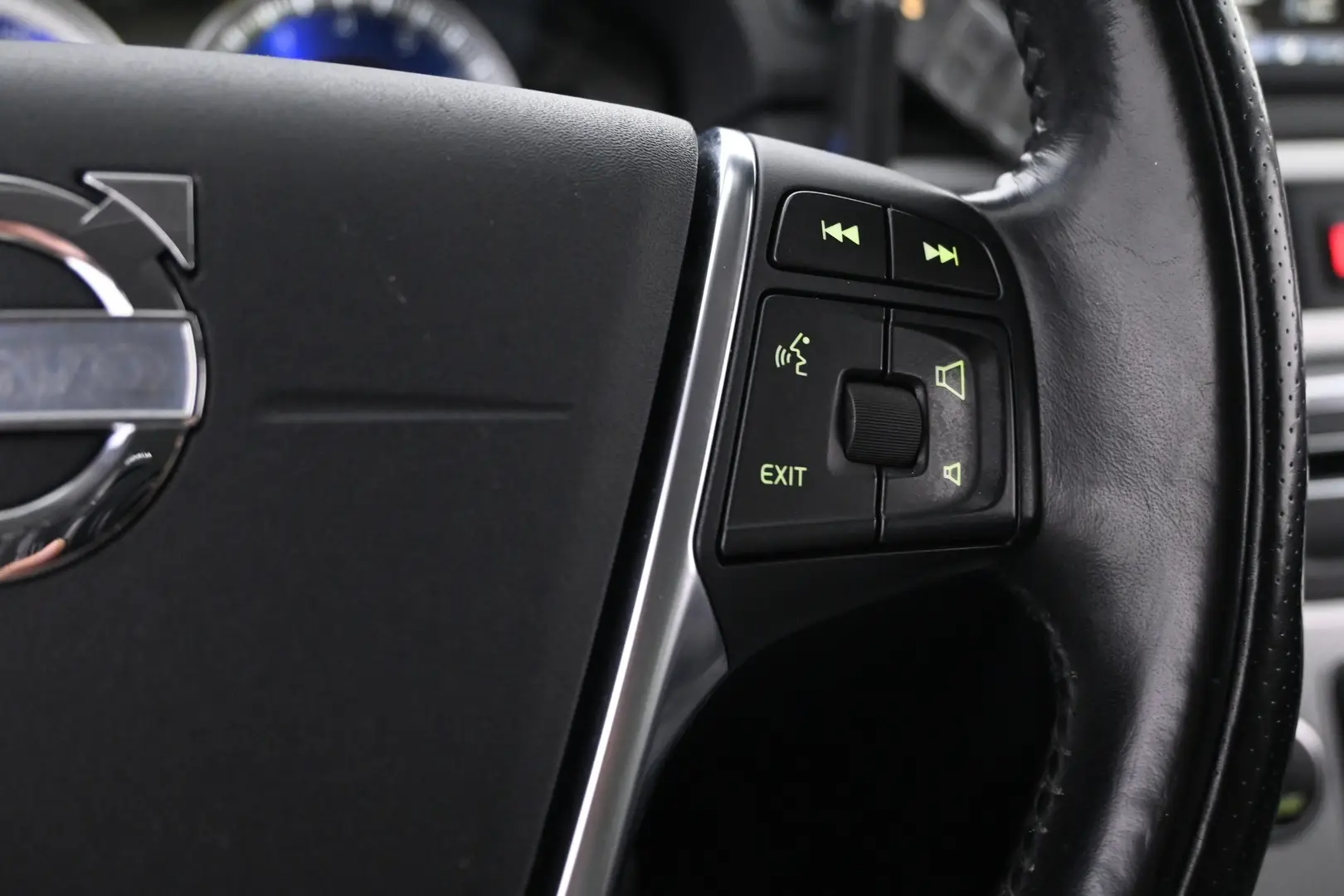 Car Image - 4AaJ5qpeFFk4AWf2ijj7zR