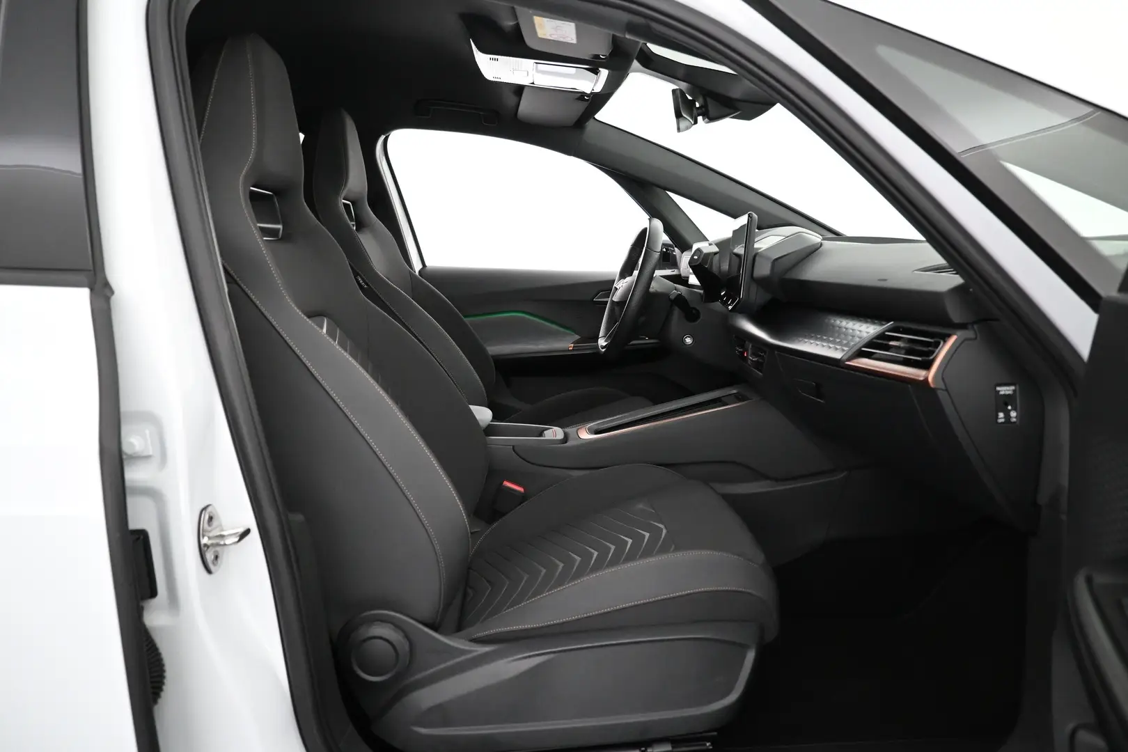 Car Image - fdBltNQo11BoqGBebtNCl