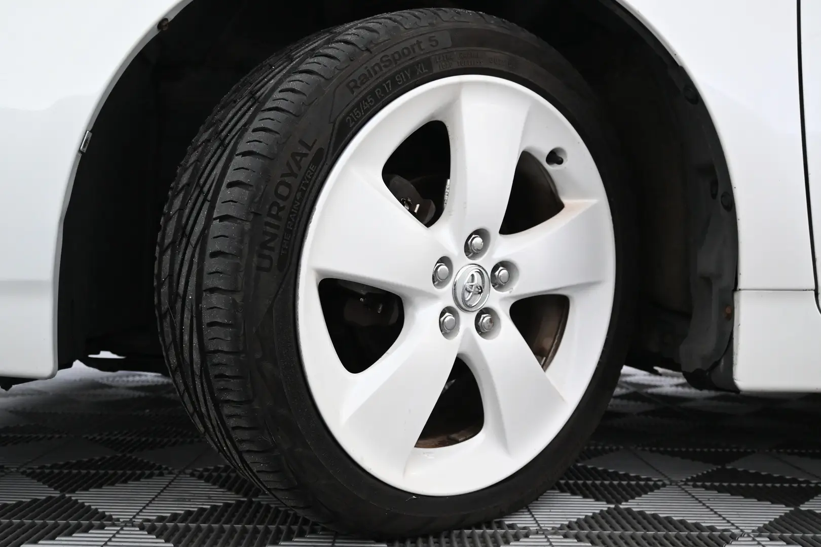 Car Image - 4P29le0nPDPRrOo1UHDXJM