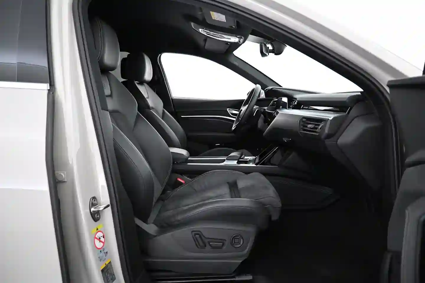 Car Image - qCFw3IG80JzlBlsNaRP2e