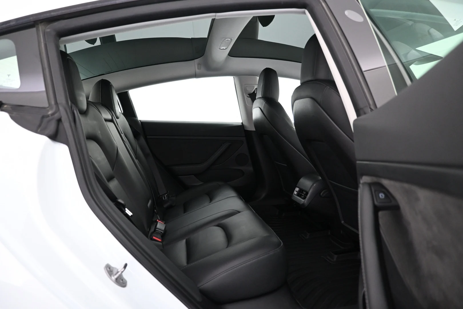 Car Image - 140MBpQPjLUu94iEeTkHE2