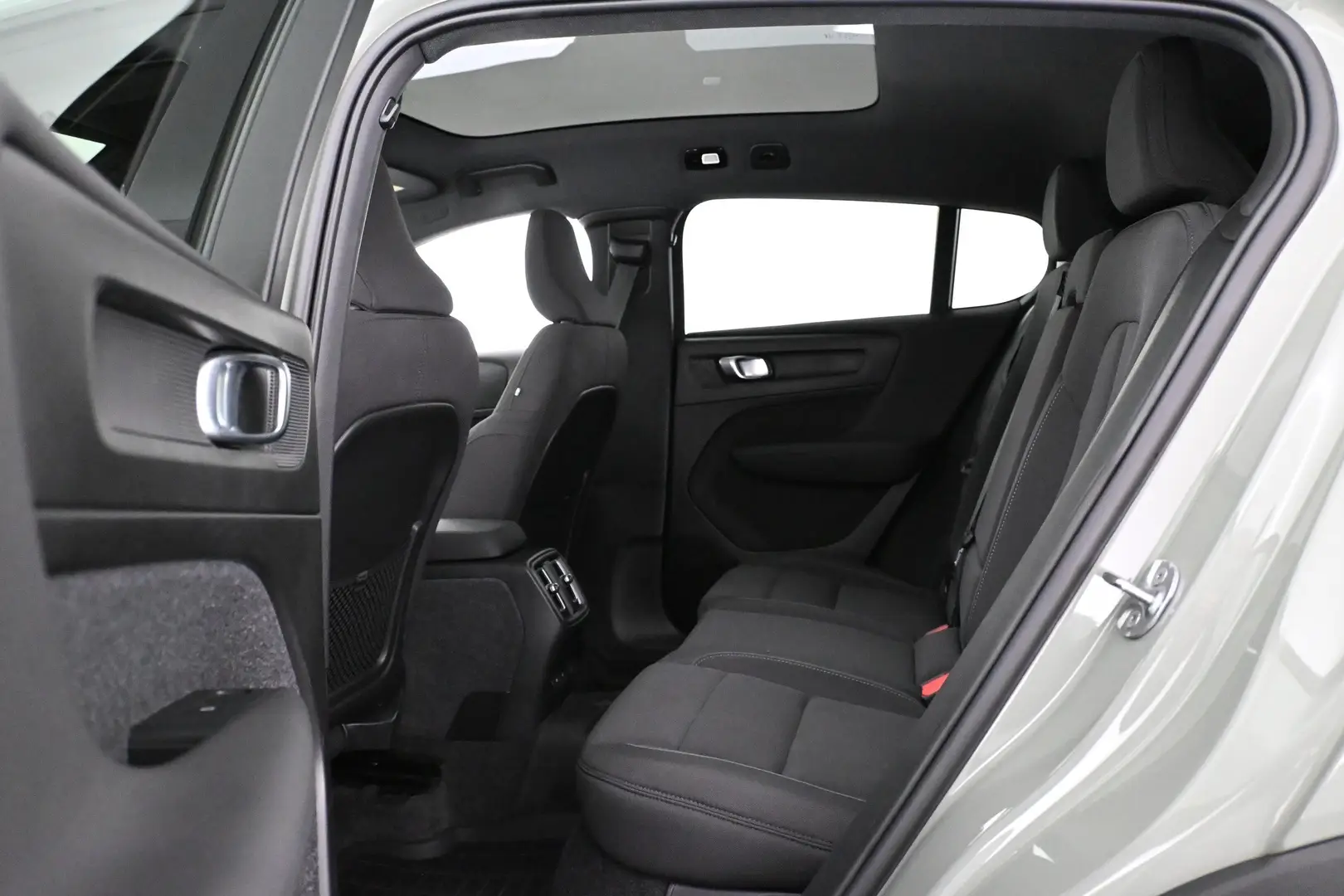 Car Image - TSVX4lwCGJY5PDtI0oXgm