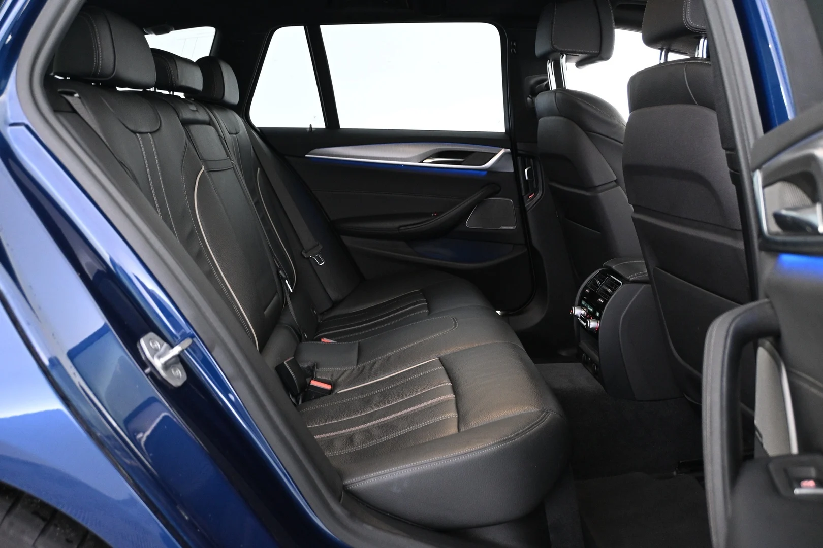 Car Image - 6X7GuwaxzRlz0fo4sWSbly