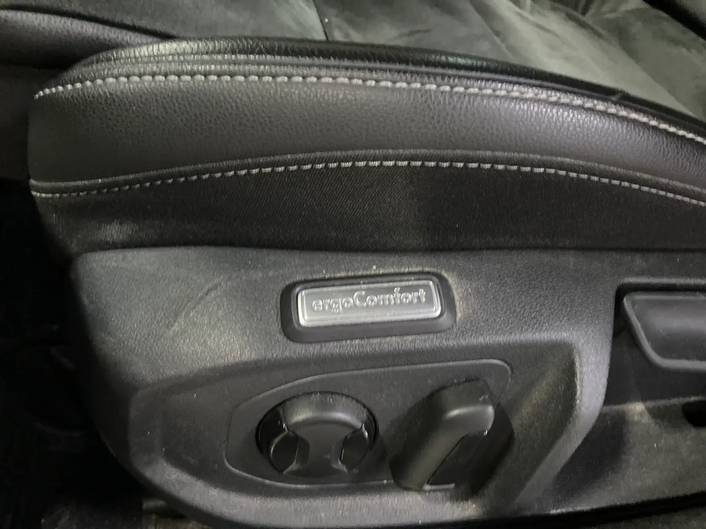 Car Image - Kj1N0wfTAWOCwAZoJelXU
