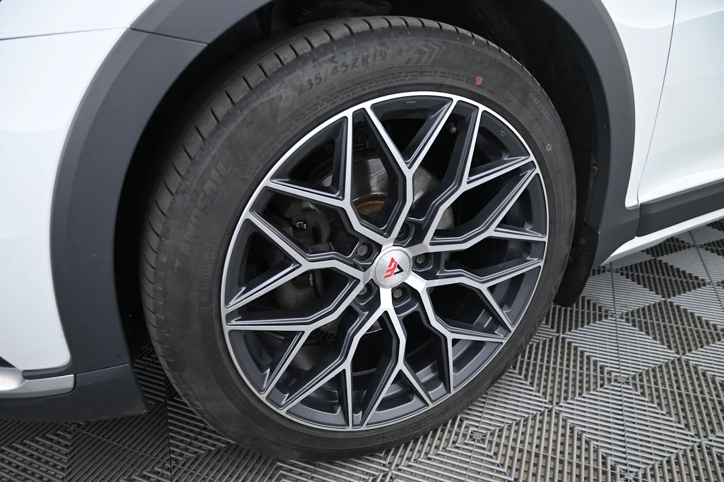 Car Image - dUVTut2RZ8LpI6qOiLTPd
