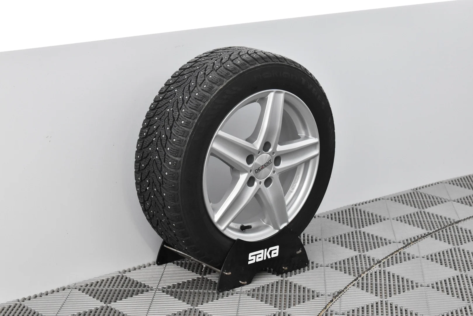 Car Image - zD1OdSiS8CsbaVbxRp9TU
