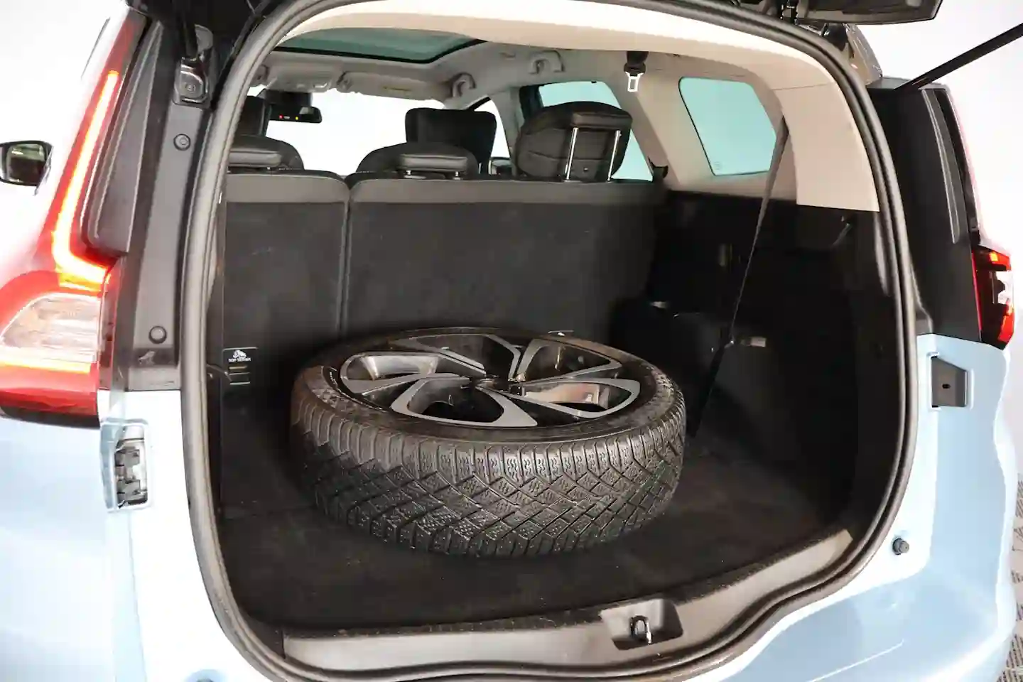 Car Image - FkRnbxb06chVx4R8wmGJx