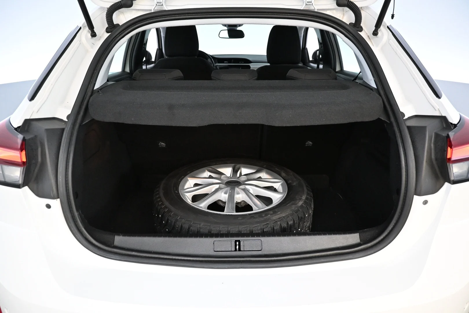 Car Image - 2B50P9udgfhTqeIofz3SJF