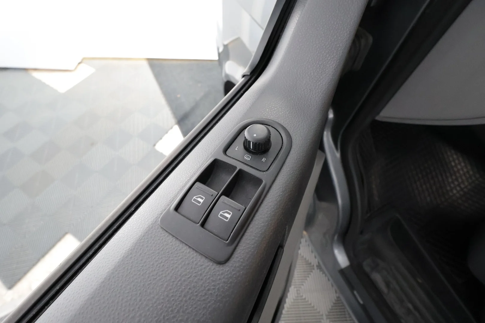 Car Image - 5wk2f1PXGeOmOBcpVP2tdH