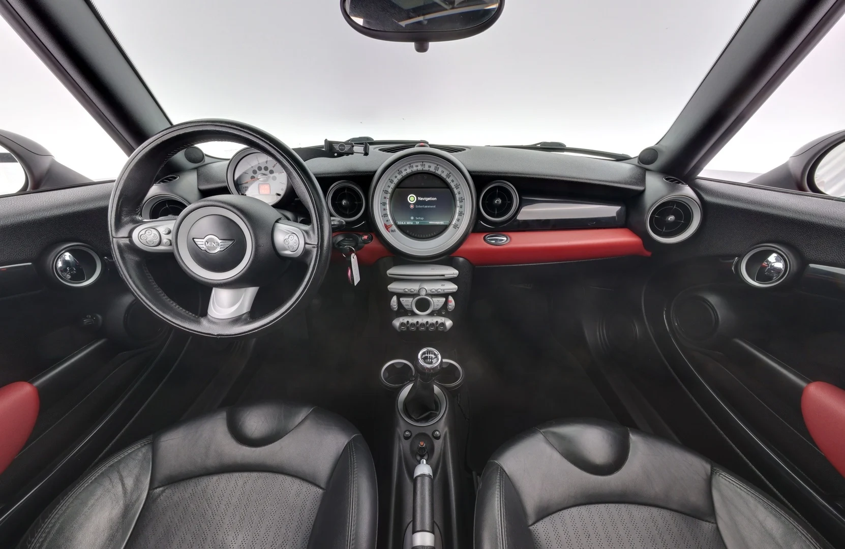 Car Image - 4Zhlo3zYpQnNwEVcc8OuF0