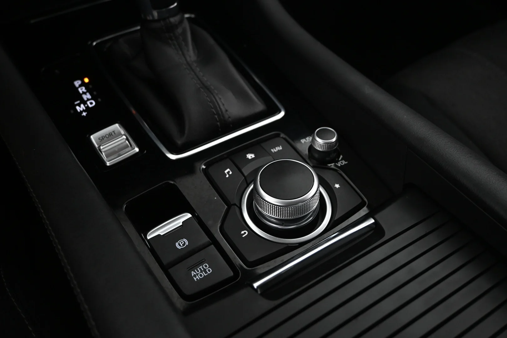 Car Image - 76kD0JSe950uG2ZRTzYfSM