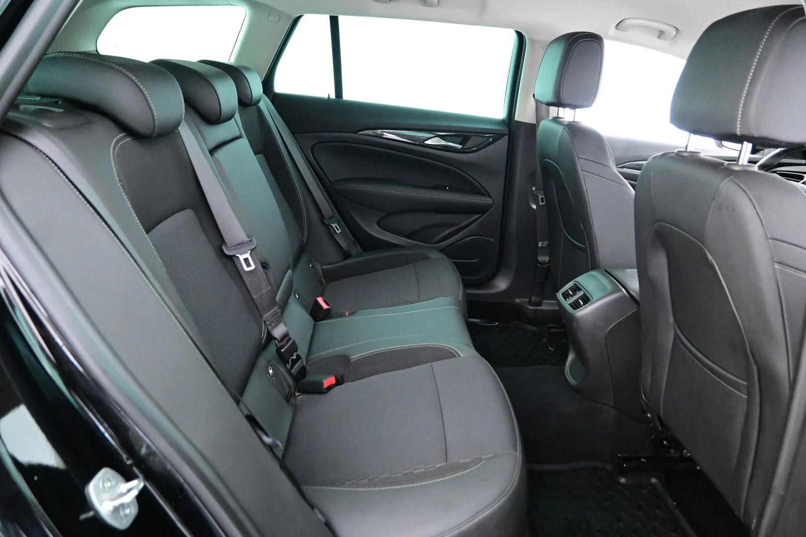 Car Image - 6hSqBekpdz5MN4xhJeioer