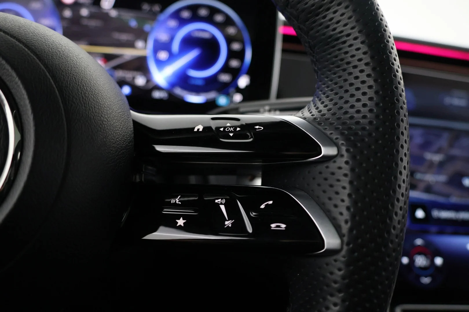 Car Image - S4fRR5XwsjANLWshlBZy6