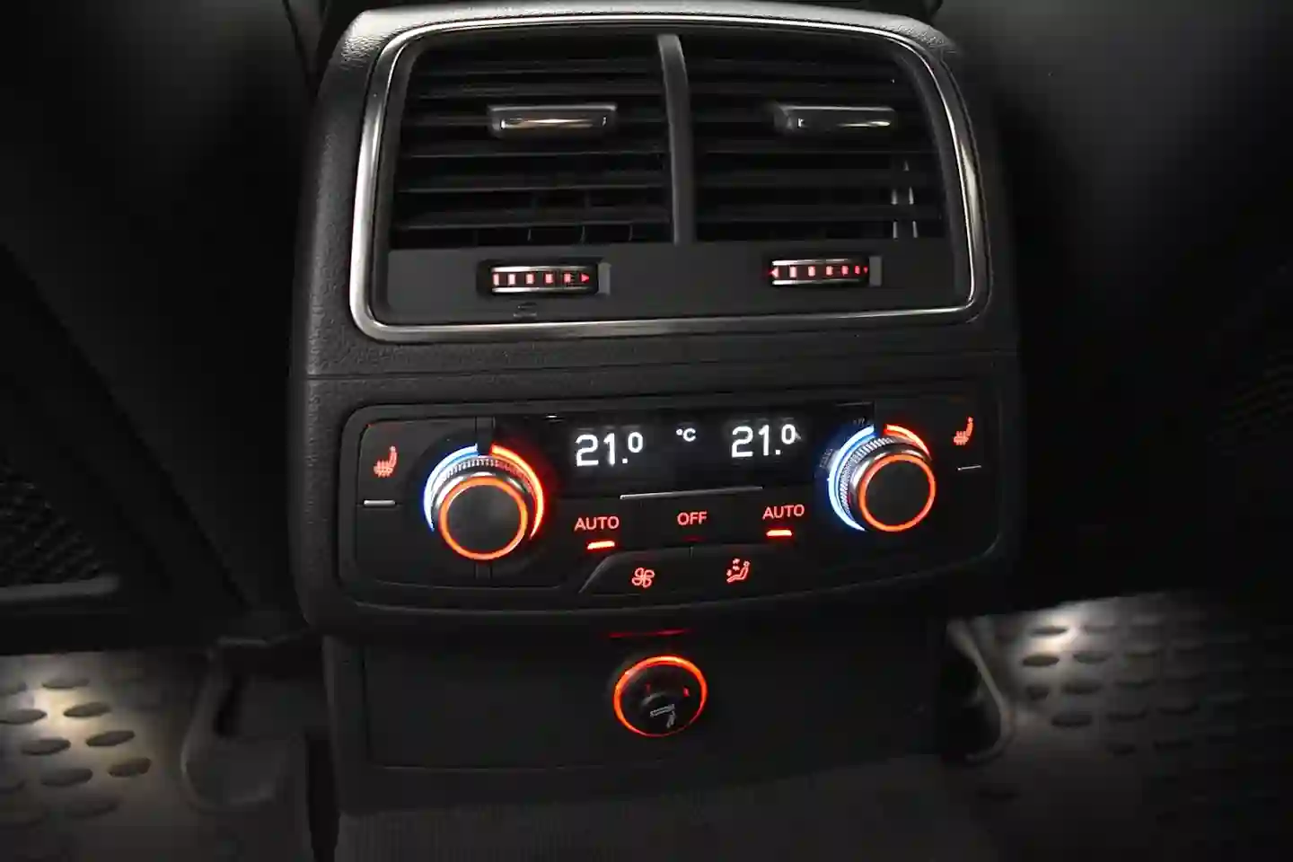 Car Image - 3nFUvN1M9aJVHc8W7sVHe3