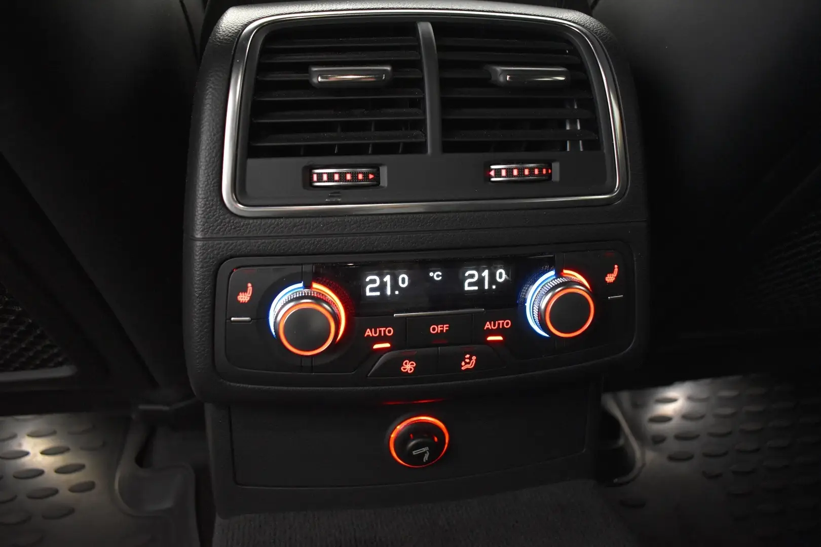 Car Image - 3nFUvN1M9aJVHc8W7sVHe3