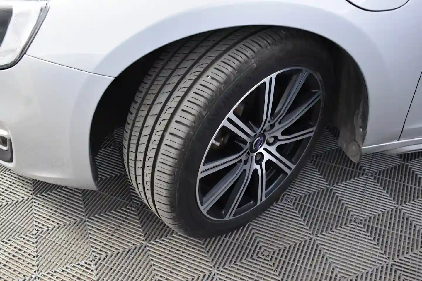 Car Image - 2ecGrzxKAuZZNgQFm3FuUj