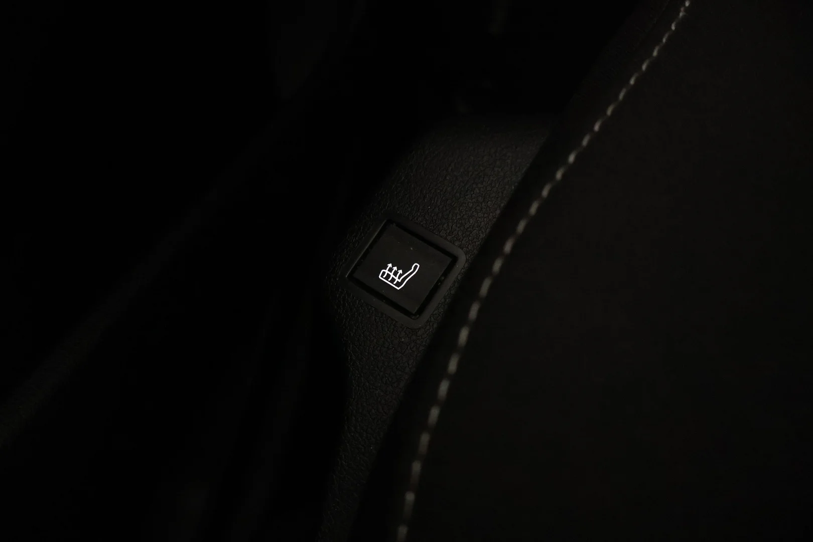 Car Image - Fv9yevDEAGmUGHeiCs9cu