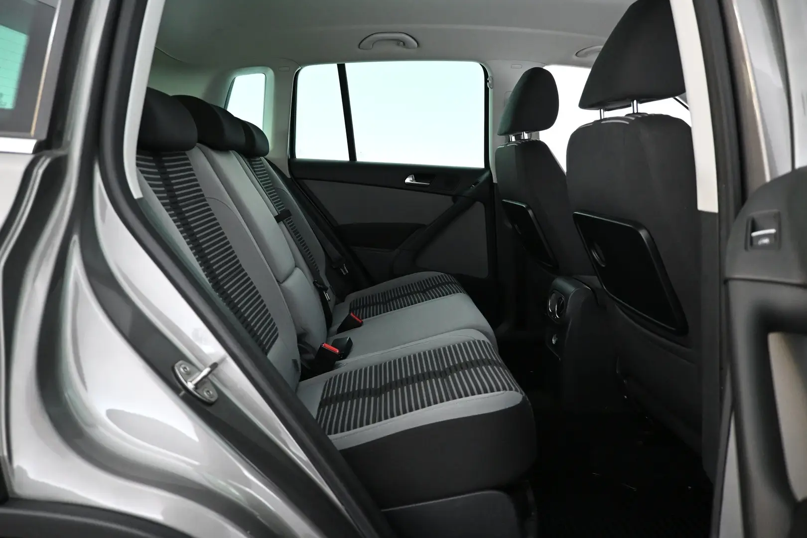 Car Image - 4KEKr0xuxUIpmBJrGd71ip