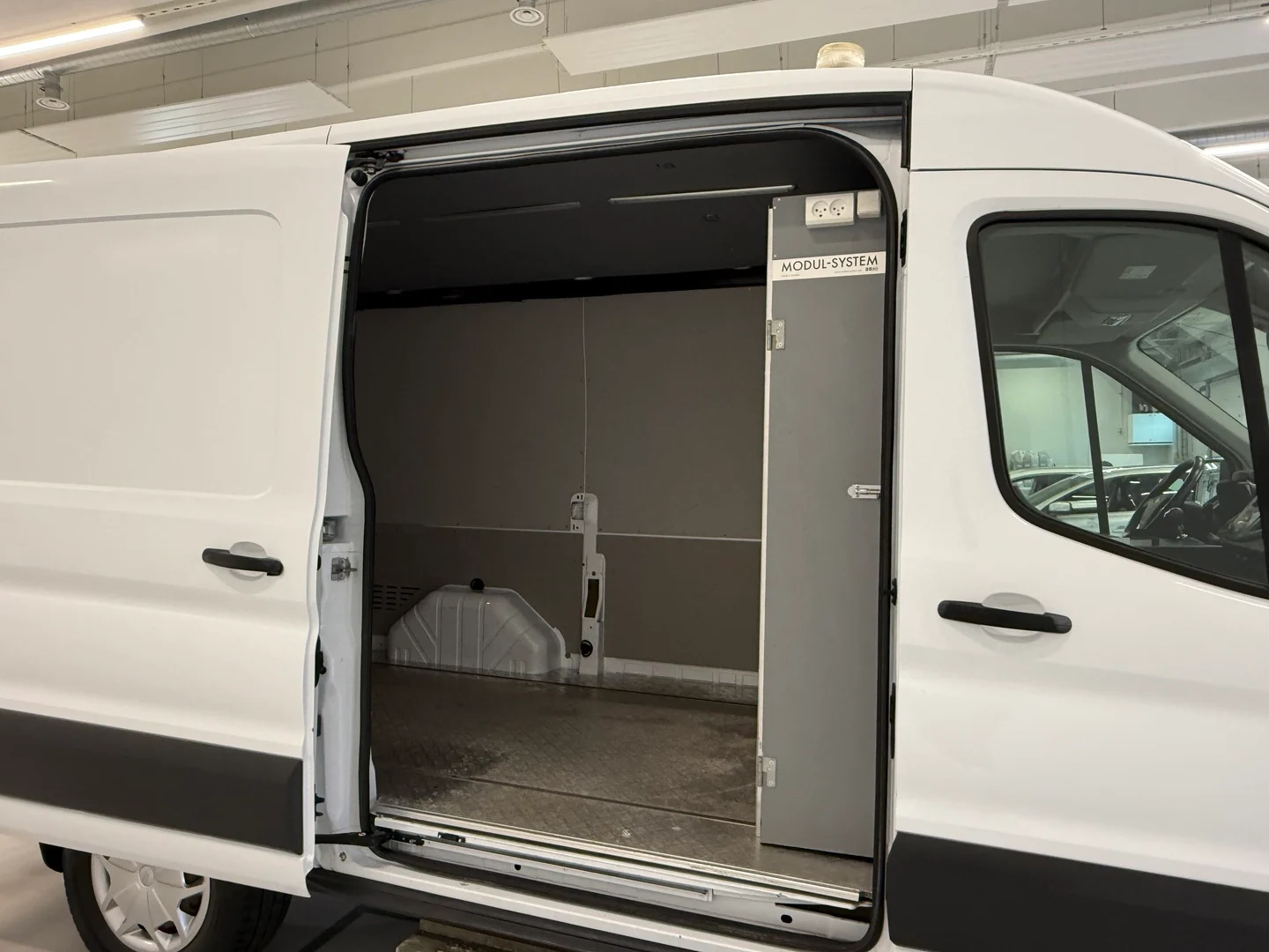 Car Image - 1Y1b6m0g1Wb4GwE3RpZLW6
