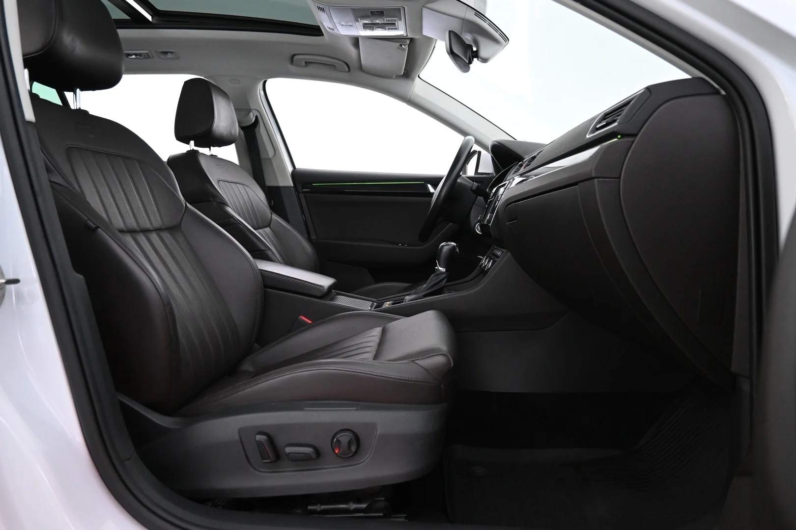 Car Image - 3cg8e9y12WzkCdigtxznQv