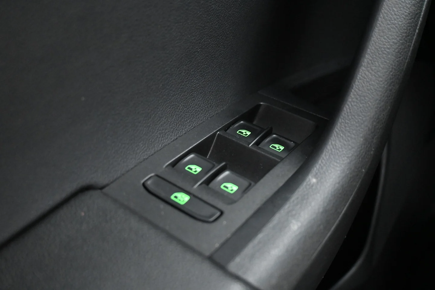 Car Image - 4IYAlPh2Bmz0a6QzDiIAz1