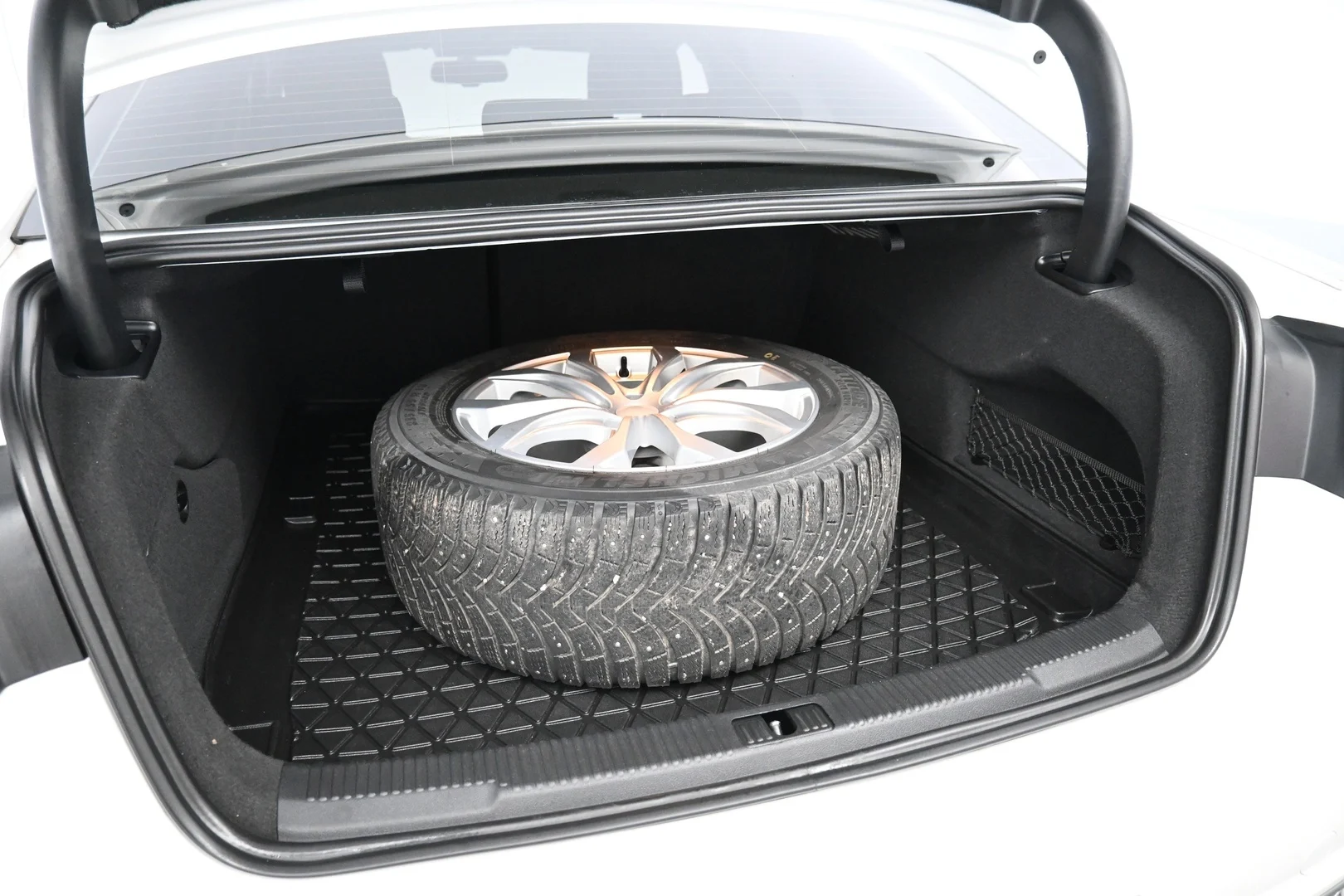 Car Image - 2M6WbS5v0Yo7MAR2w8GTmG