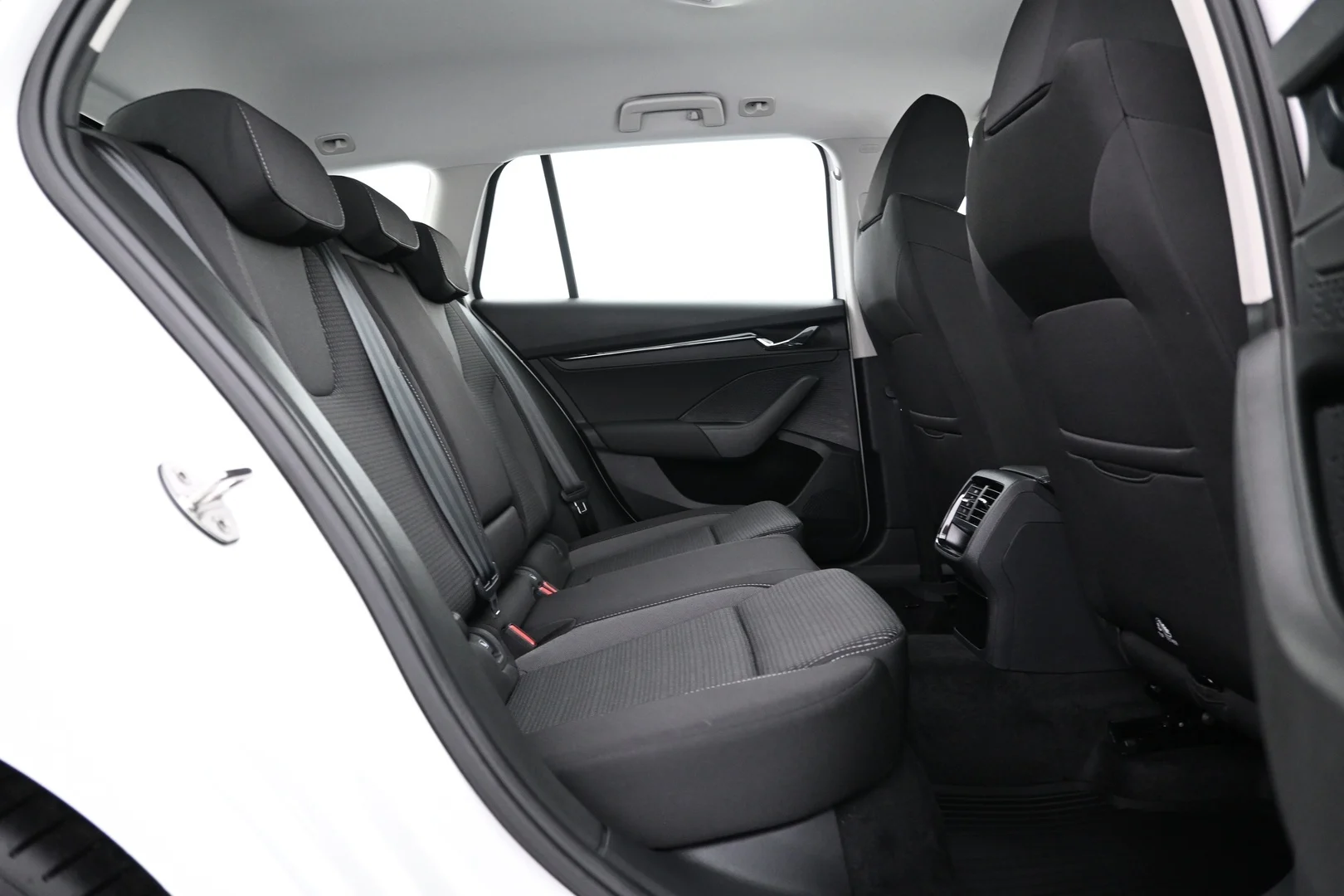 Car Image - 27QLpVgTLNc9ZaSGmzg4g4