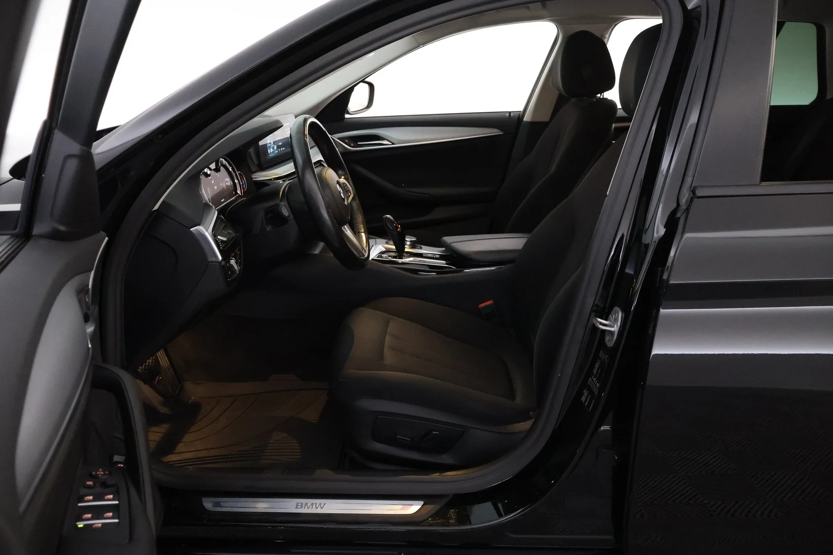 Car Image - 4Gt8UCVqkTxgurH8oqHhWS
