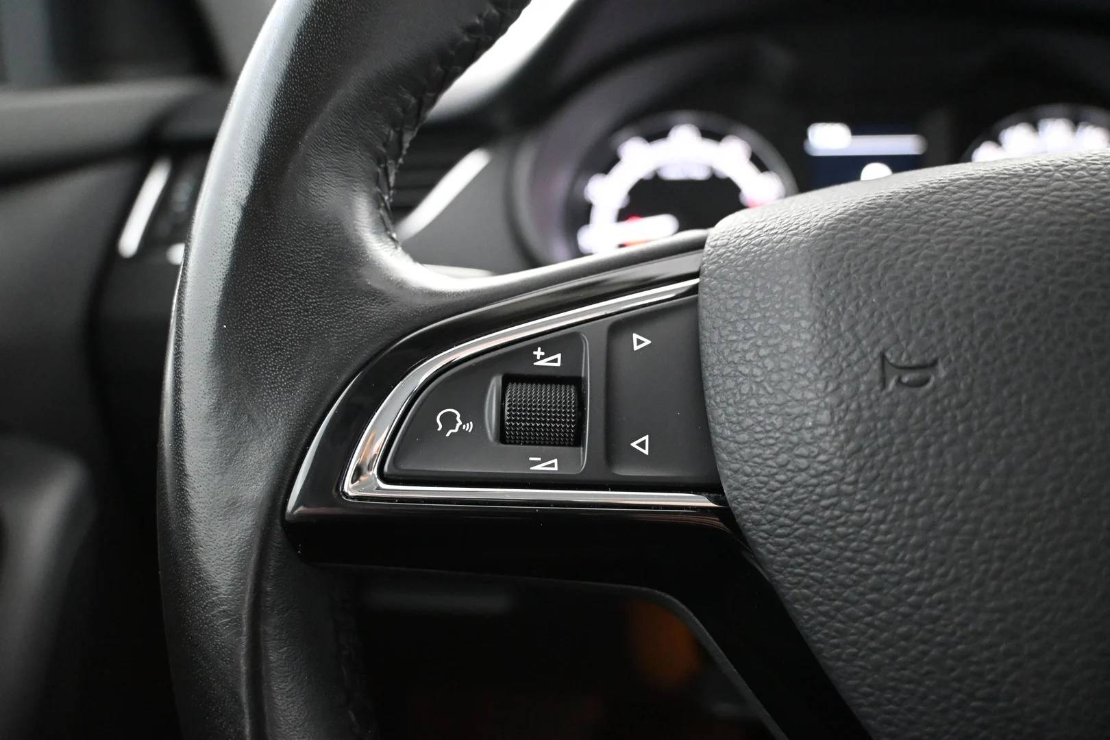 Car Image - 7xyXTemRP8voErcYr3Nb2X