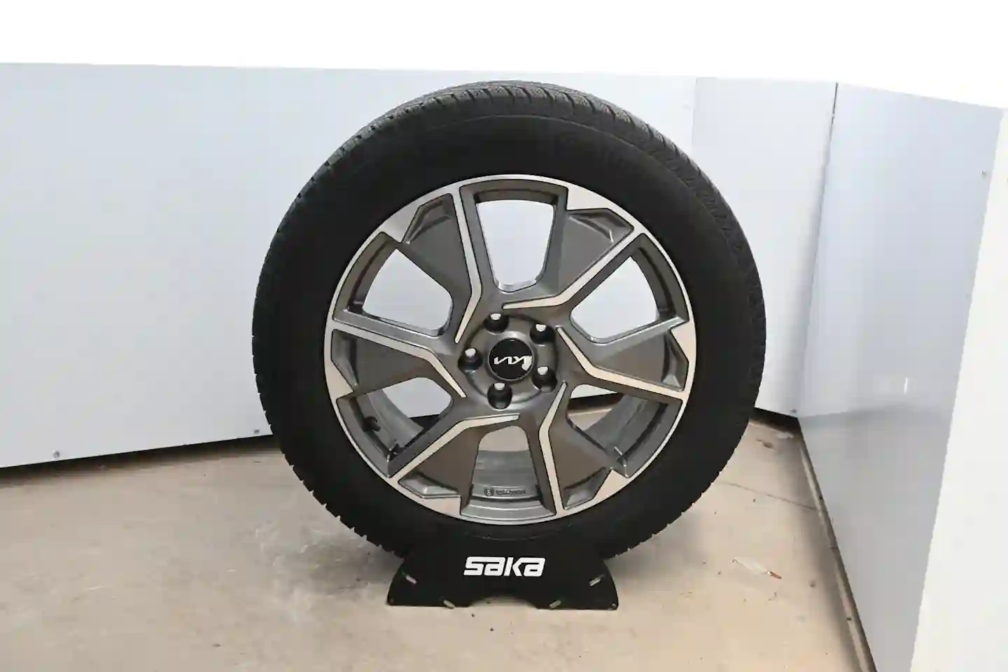 Car Image - 6LWVnq3U9ZNLpIZk9Iqvgd