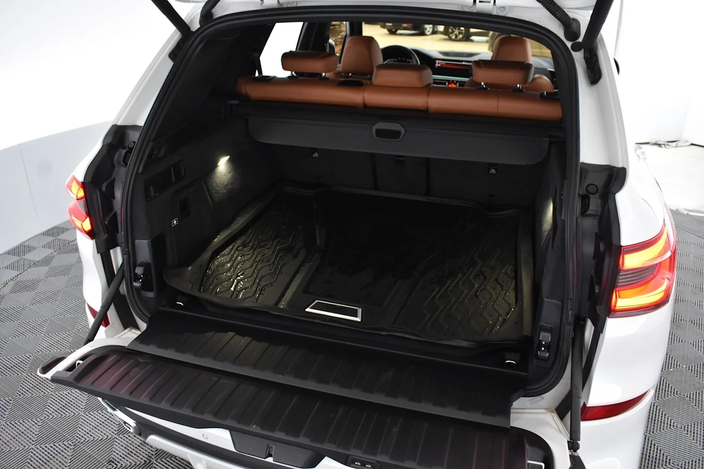 Car Image - 17swDDC0rSuYbhxdKYpnGL