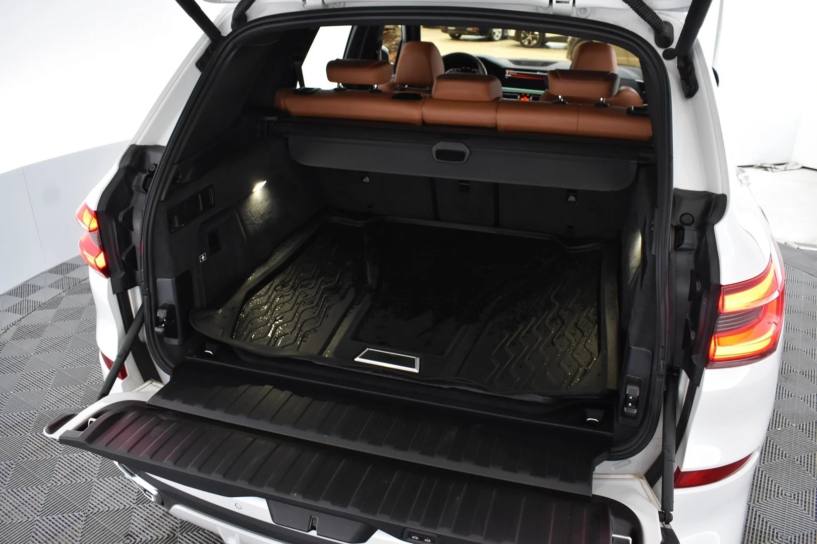 Car Image - 17swDDC0rSuYbhxdKYpnGL