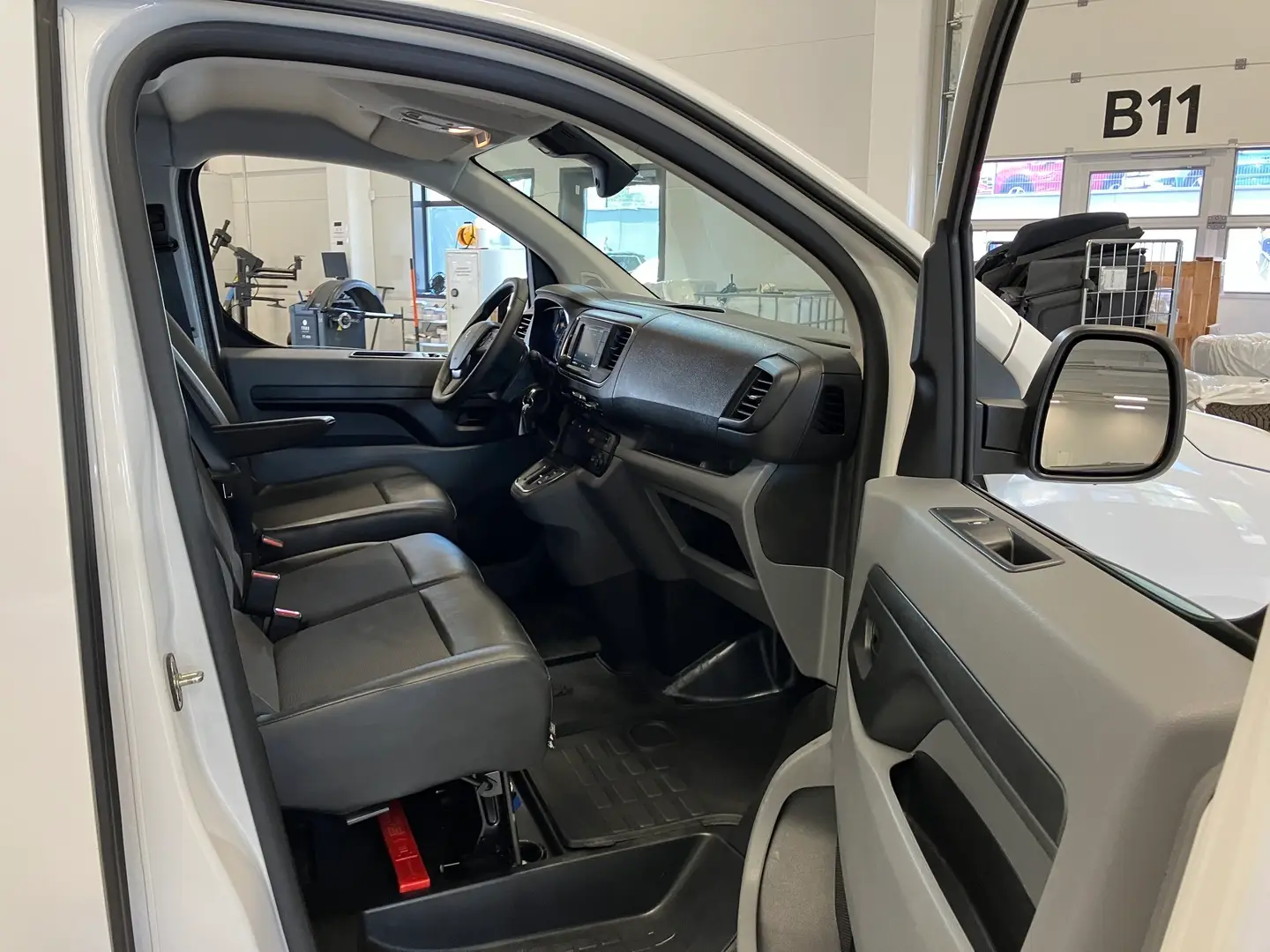 Car Image - 7zBclHnC712QpEvfRuMFlH