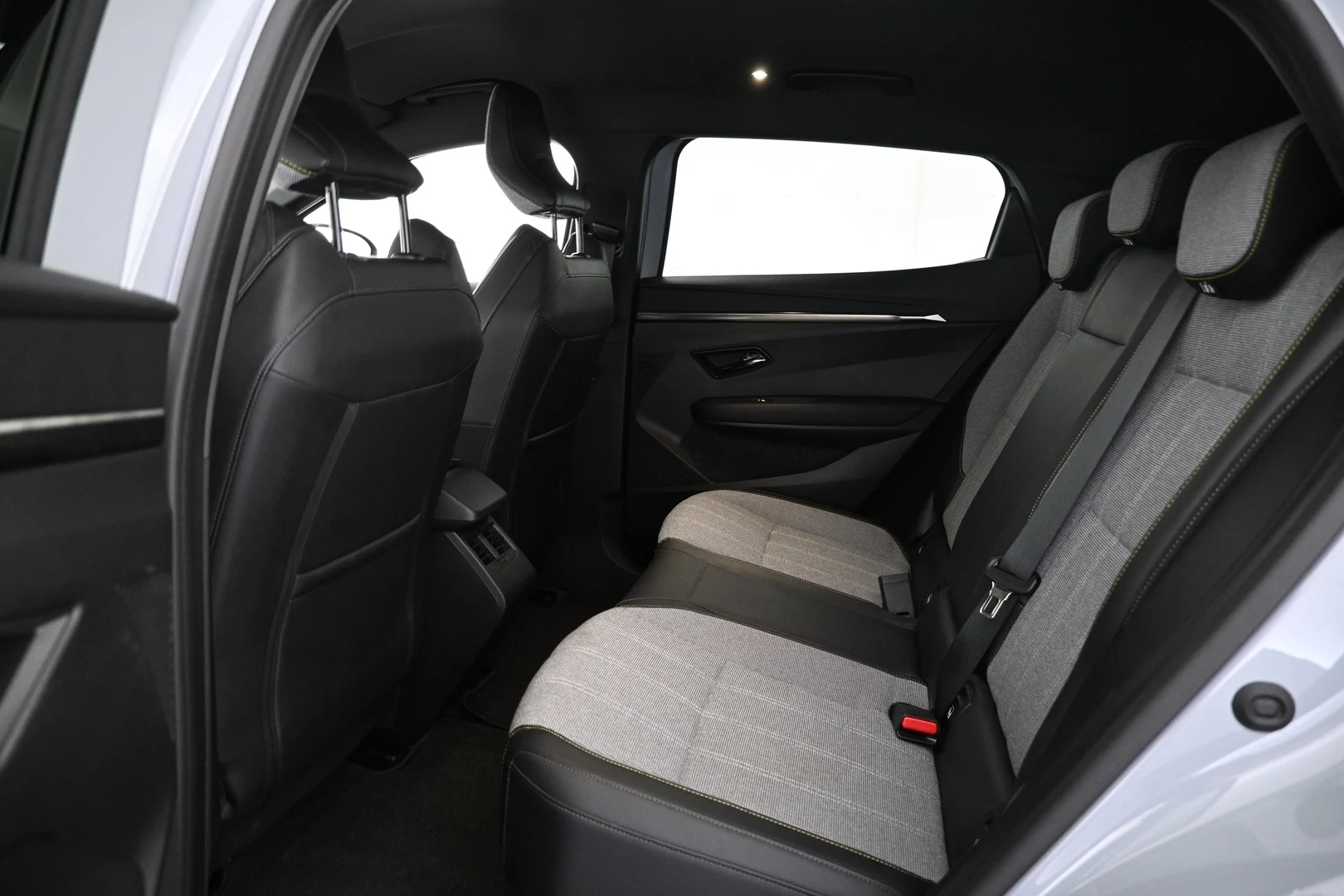 Car Image - 4SsNRxEsAZVGcAHUMzXCw3