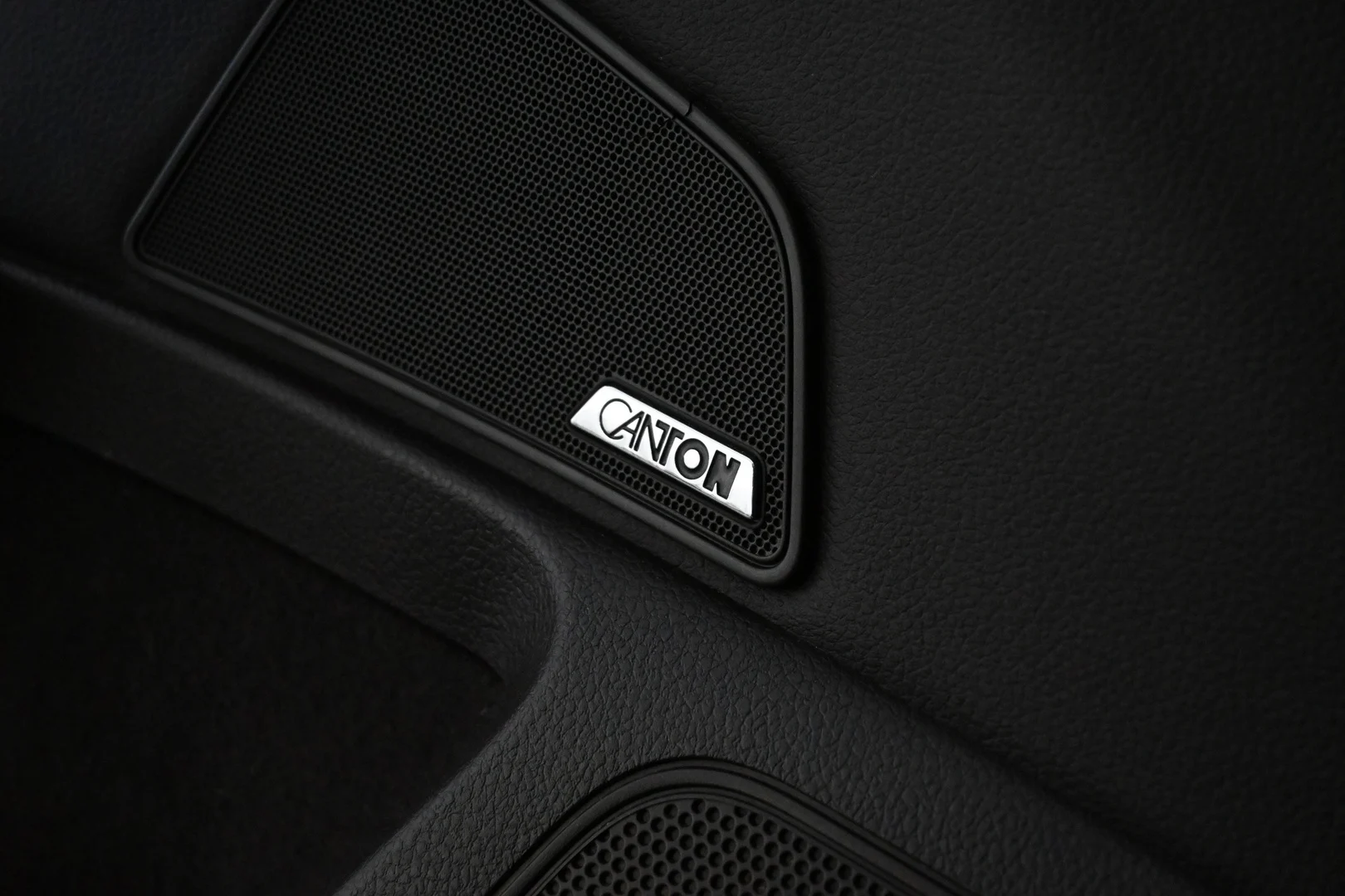 Car Image - 3cg8e9y12WzkCdigtxznQv