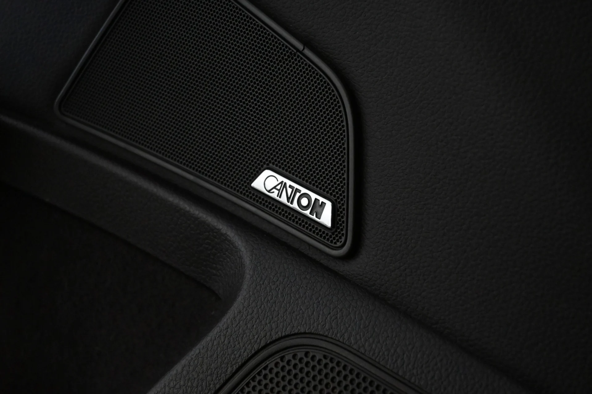 Car Image - 3cg8e9y12WzkCdigtxznQv
