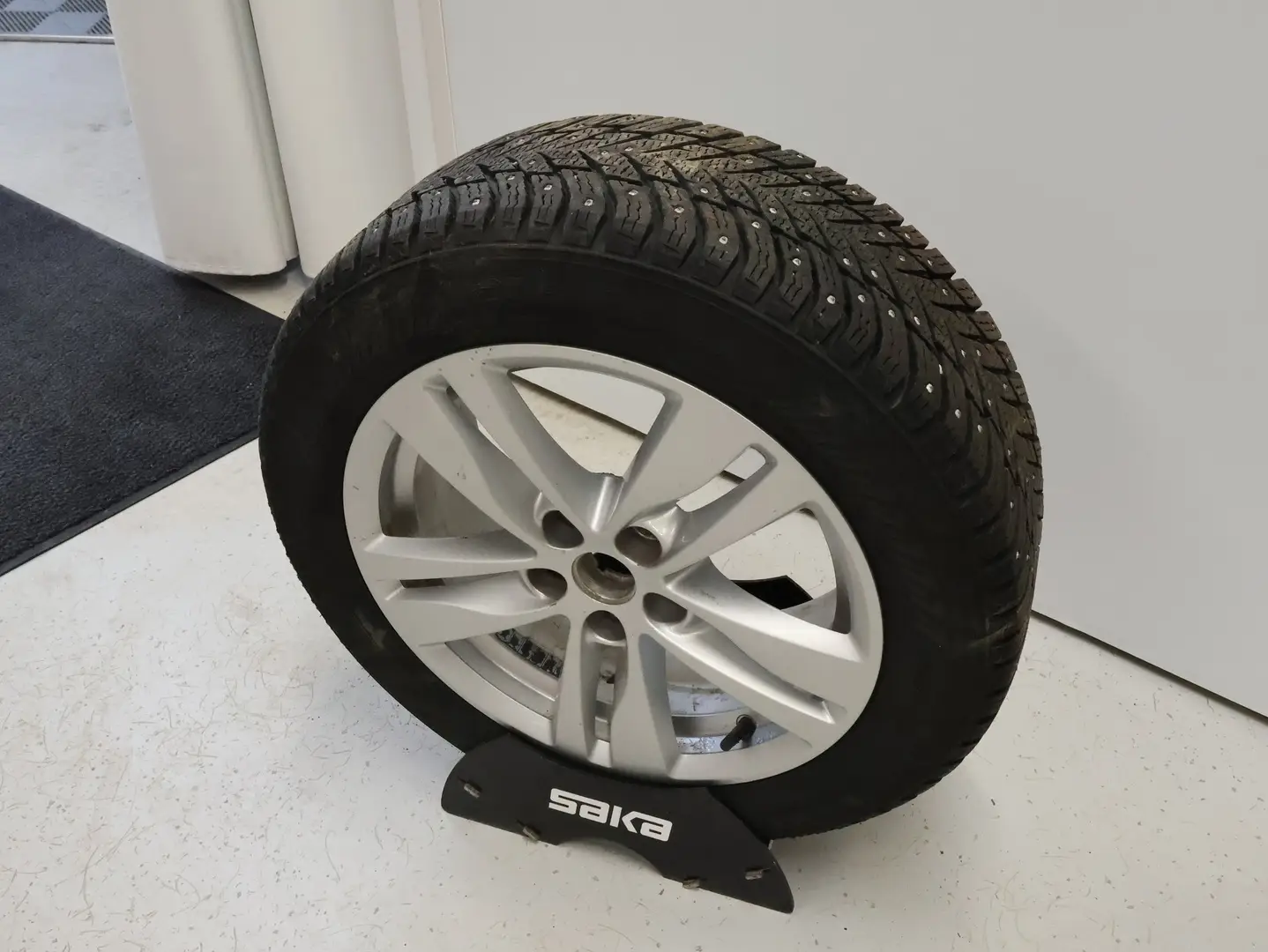 Car Image - 4e2V9XNGk8qTuFoMZzAnIM