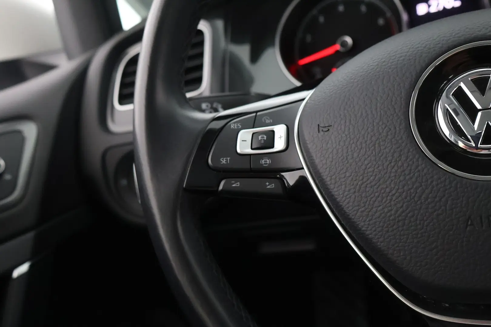 Car Image - 3pn8YRoQdVgMsecVoDpmxO