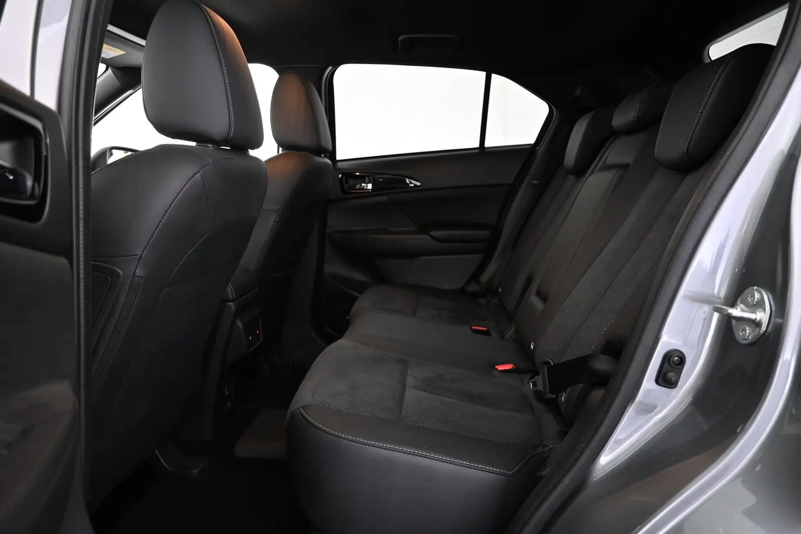 Car Image - 2S8axJ6NeiRVpt6Ahl77fI
