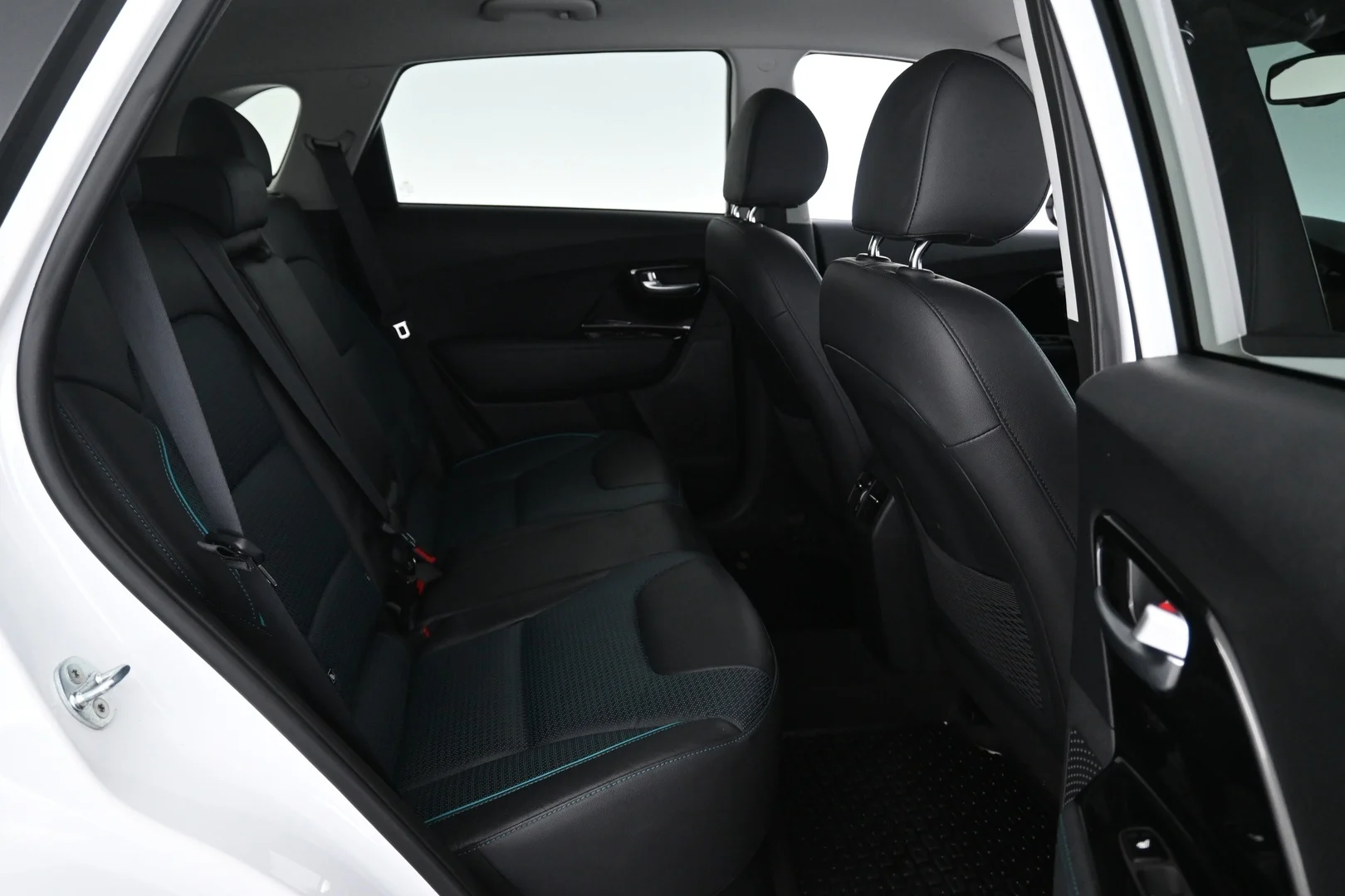 Car Image - 2ZgxaMWiTb2r2sx26KIPHe