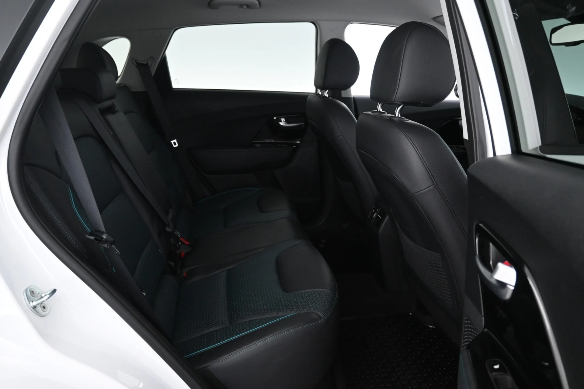 Car Image - 2ZgxaMWiTb2r2sx26KIPHe