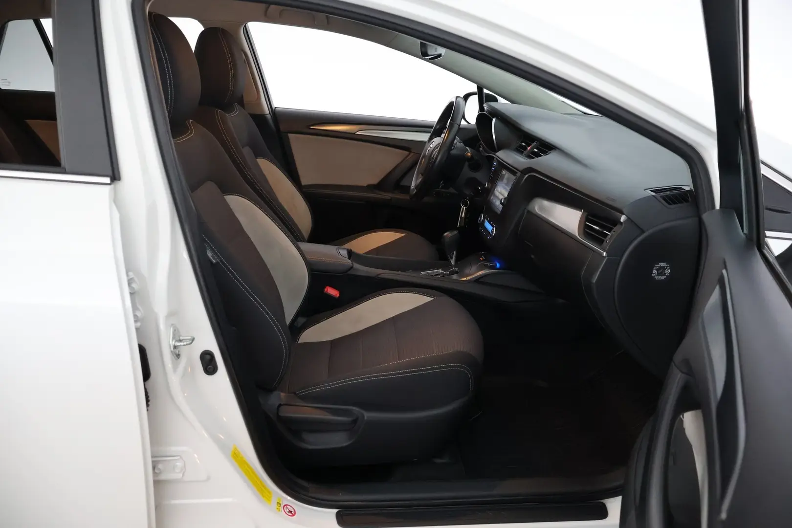 Car Image - 6JG95n0XgqglGHBLYO7cDT